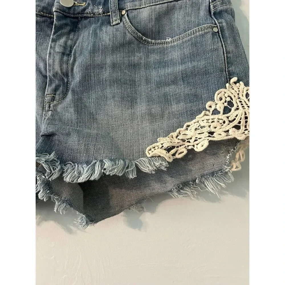 Gray Saks Fifth Avenue Jorts Size 29 Baby Shorts Lace Frayed Hem Jean Denim - Picture 5 of 12